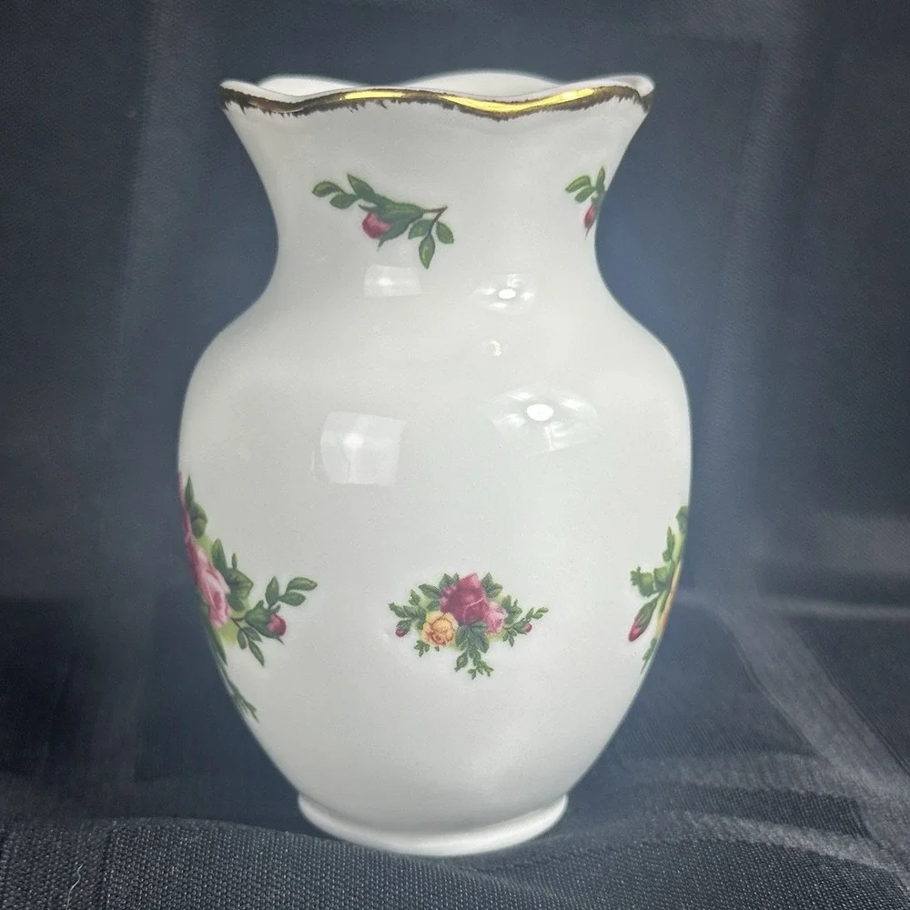 Royal Albert  Old Country Roses Small Bud Vase Mini Gold Trim